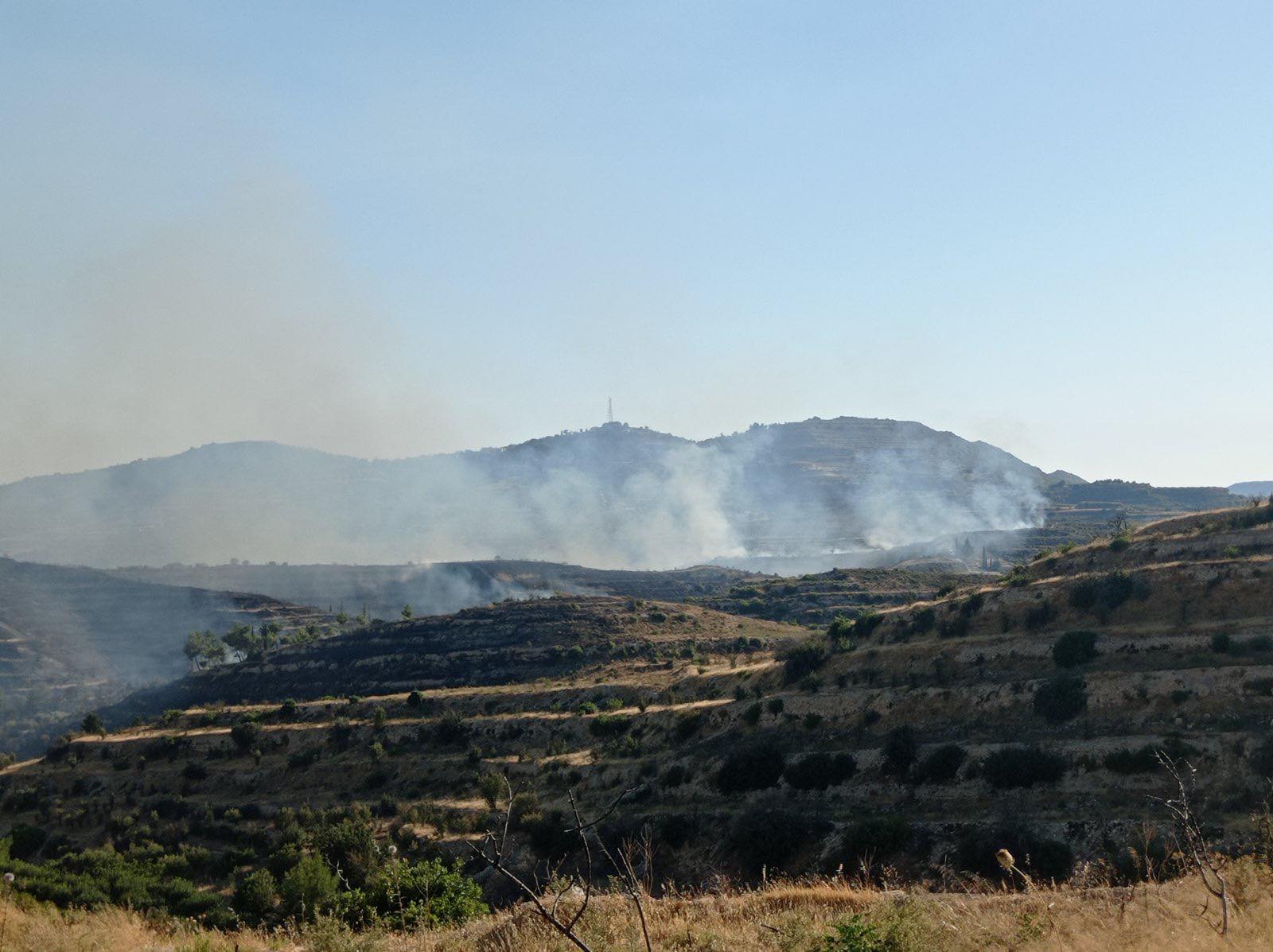 "Λαμπάδιασαν" τρεις εξοχικές κατοικίες, στήθηκε Κέντρο Συντονισμού (ΒΙΝΤΕΟ)