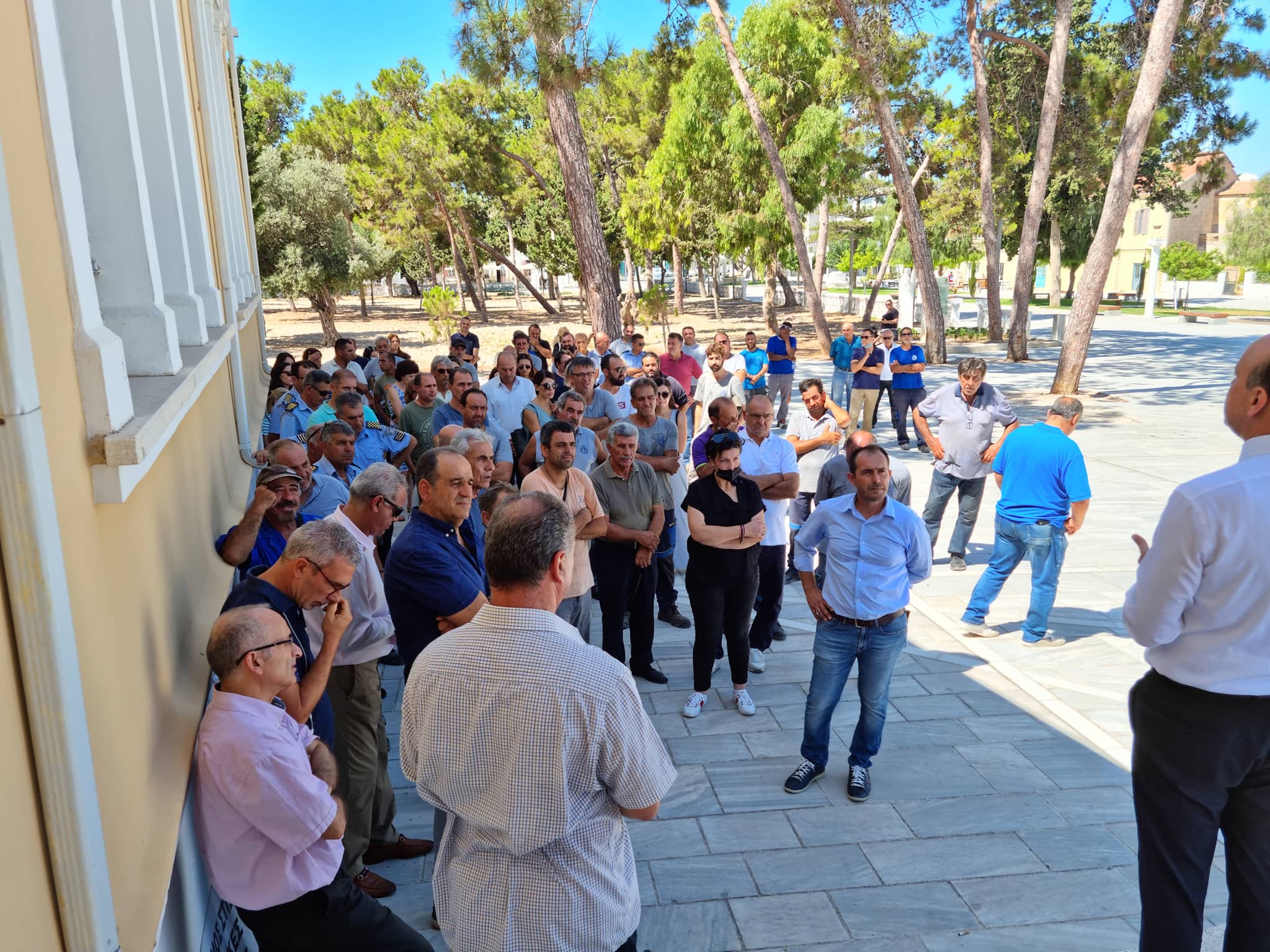 Ένταση και σκληρές εκφράσεις στη στάση εργασίας των υπαλλήλων του Δήμου Πάφου