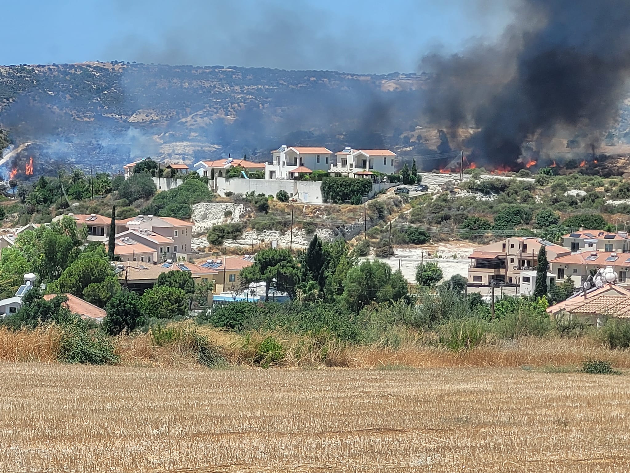 Αποφεύχθηκαν τα χειρότερα: Υπό έλεγχο η φωτιά στο Πισσούρι, άμεση η κινητοποίηση
