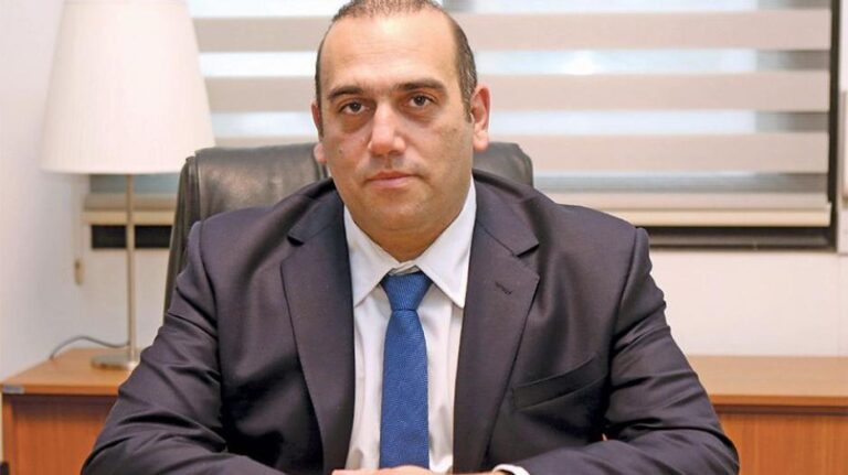 Ο Υπουργός Μεταφορών “ροκάρει” στους Scorpions – Η φωτογραφία από το Στάδιο