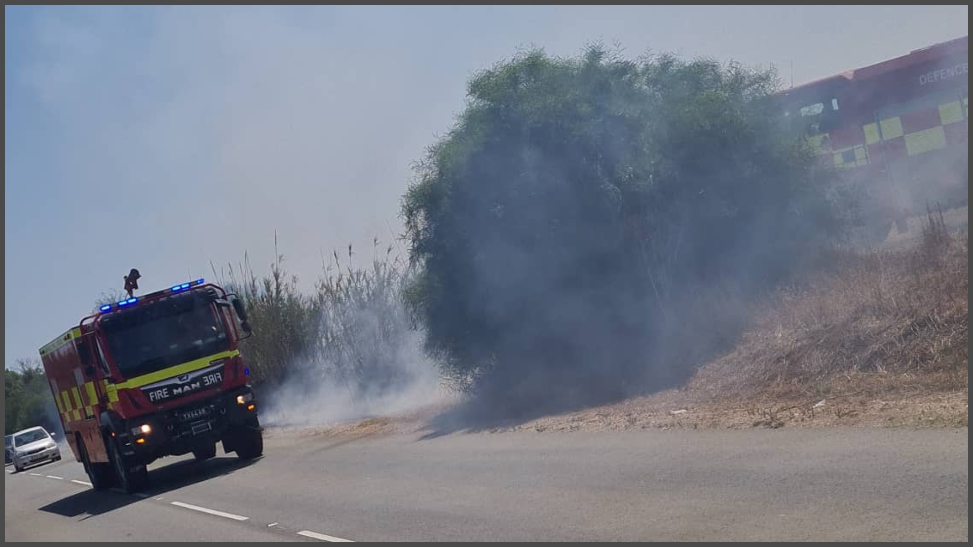 BINTEO&ΦΩΤΟ: Μεγάλη πυρκαγιά δίπλα από την κατεχόμενη Άχνα