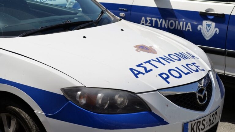 Λήστεψαν περίπτερο υπό την απειλή όπλου, χειροπέδες σε δύο πρόσωπα