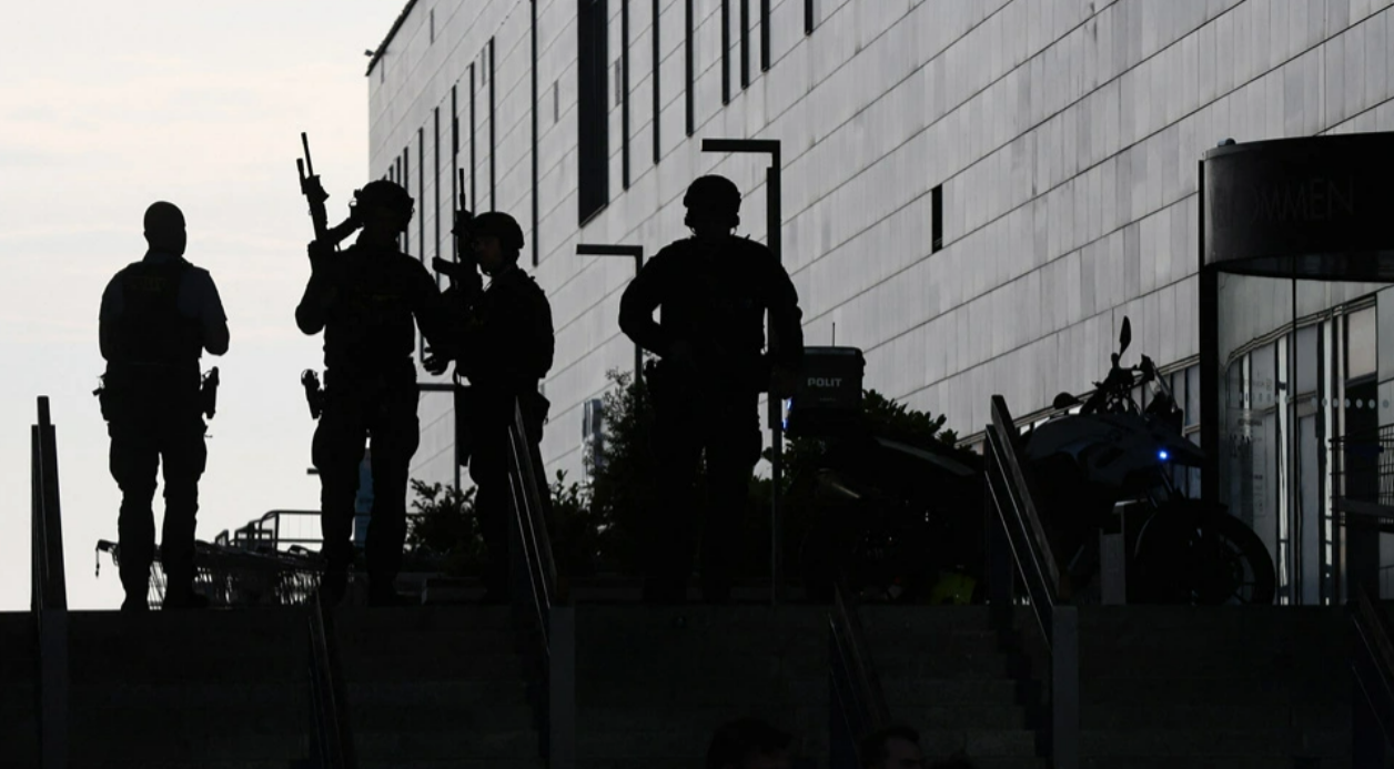 «Βλέπουν» τρομοκρατική: Πολλοί νεκροί από την επίθεση στο εμπορικό κέντρο