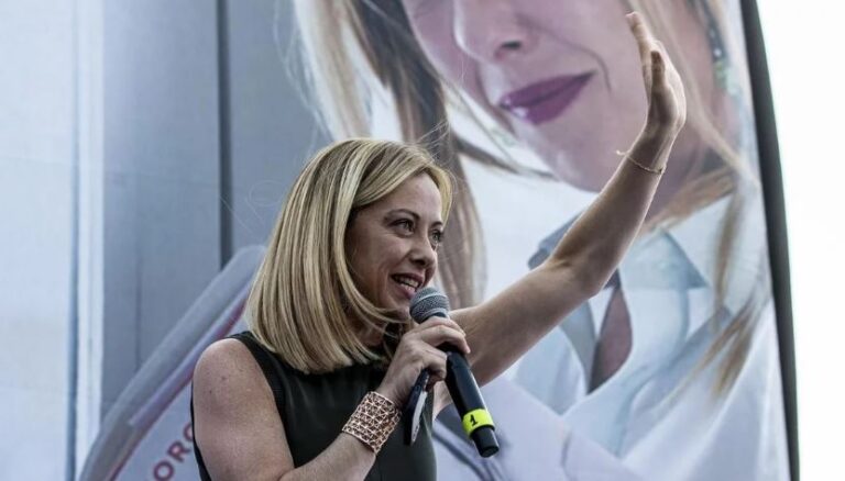 «Καλπάζει» η ακροδεξιά Τζόρτζια Μελόνι, μετά την παραίτηση Ντράγκι