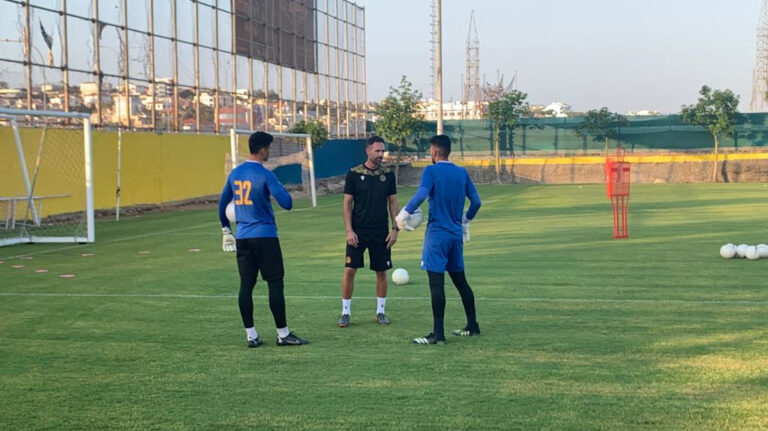 Βλέπει (και) τους νεαρούς ο Σίλας