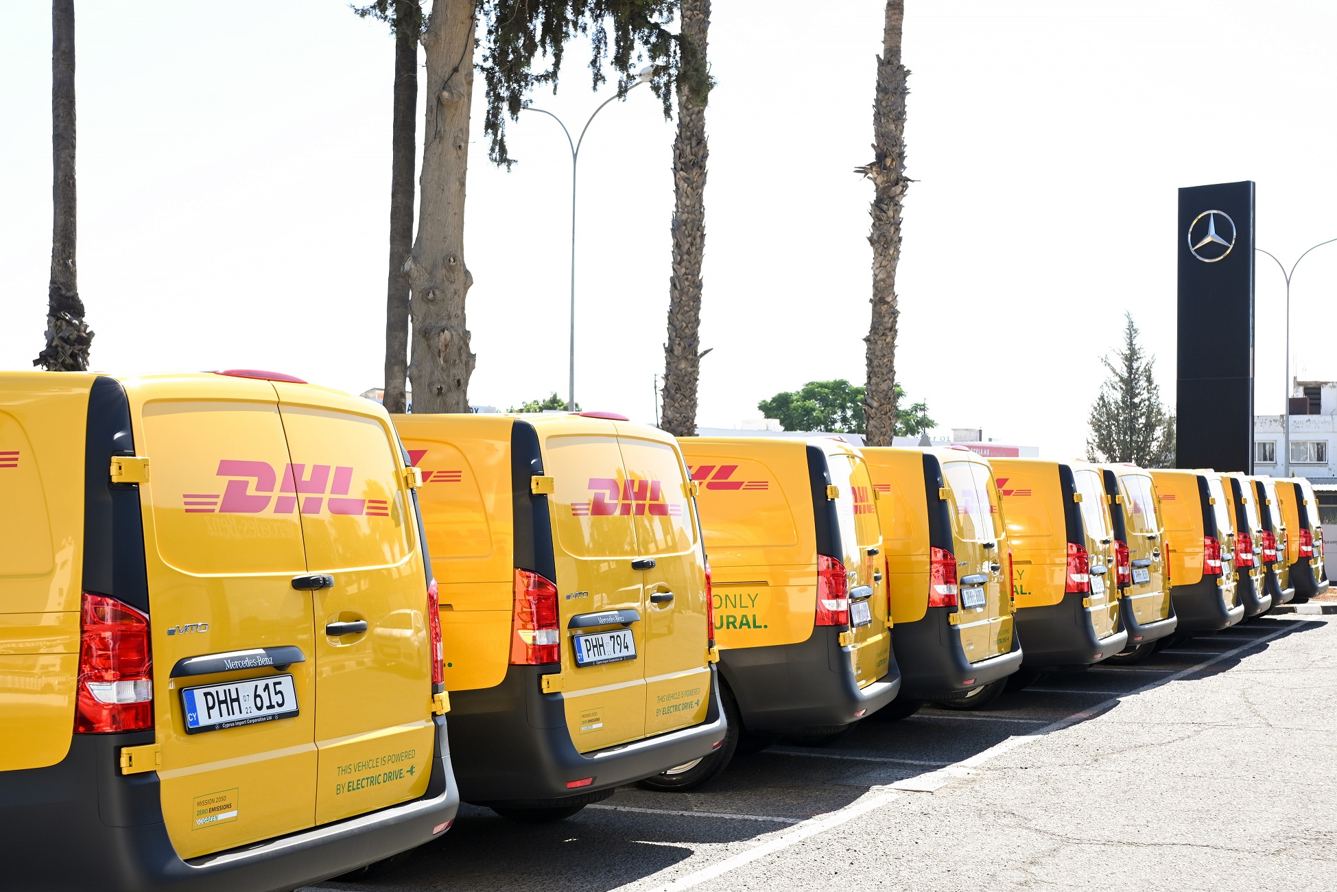 DHL Express Κύπρου:  Παρέλαβε τα πρώτα 11 ηλεκτρικά βαν