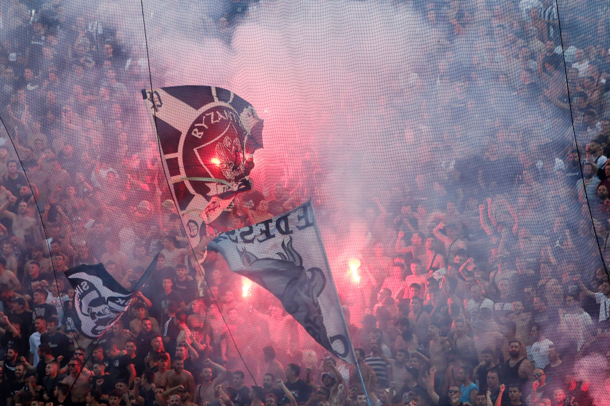 Οπαδοί του ΠΑΟΚ στα αποδυτήρια, τα είπαν με Λουτσέσκου, αρχηγούς και διοίκηση