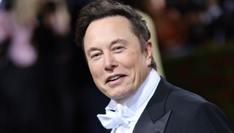 O Elon Musk στη Μύκονο: Οι φωτογραφίες που κυκλοφόρησαν και η πρώτη του έξοδος