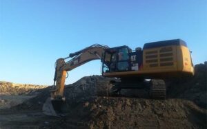 Στις φλόγες παραδόθηκε τα ξημερώματα εκσκαφέας στη Μέσα Γειτονιά