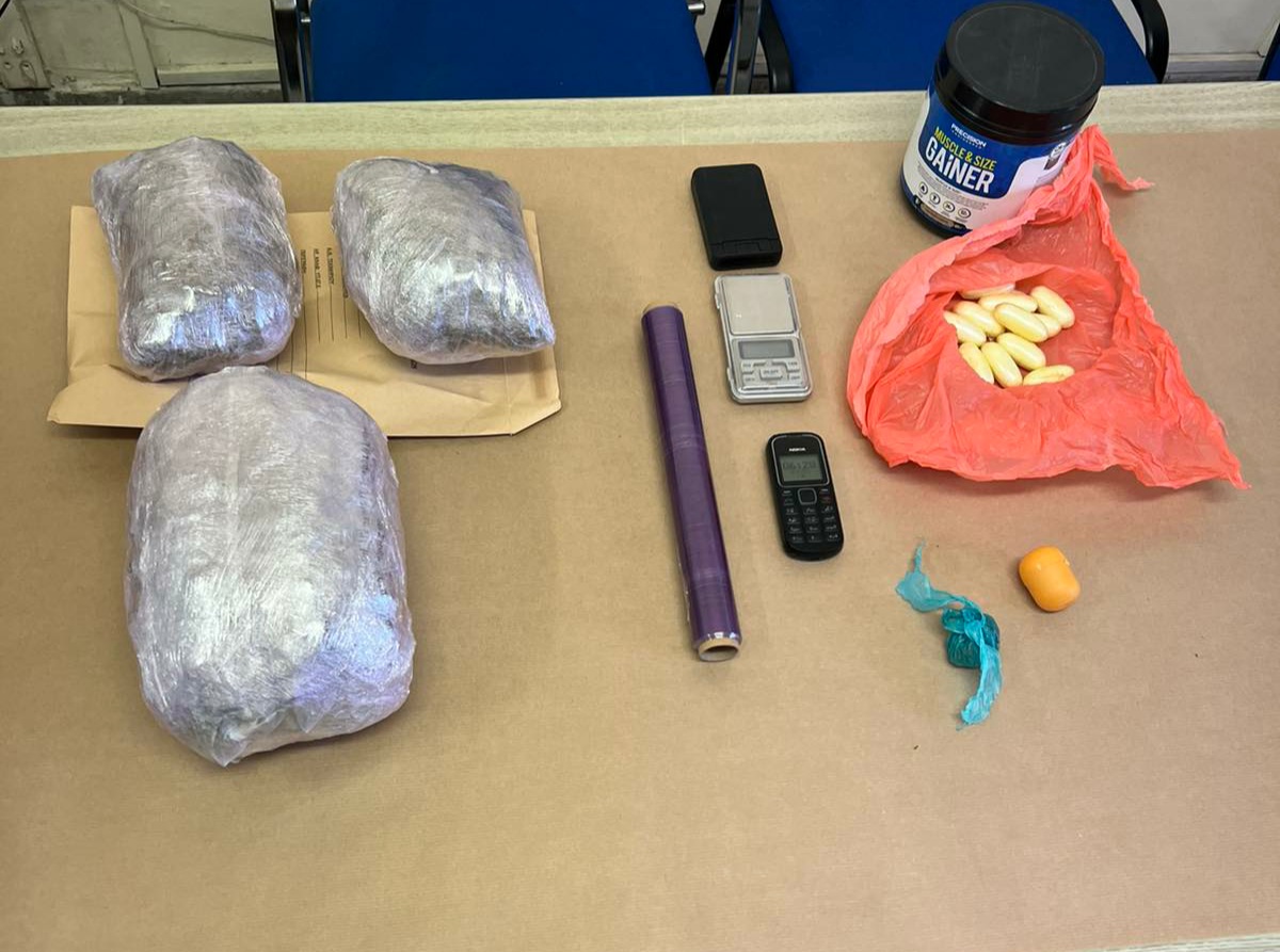 ΦΩΤΟ: Έκρυβε στο σπίτι του στη Λεμεσό 1kg κάνναβης και ποσότητα κοκαΐνης