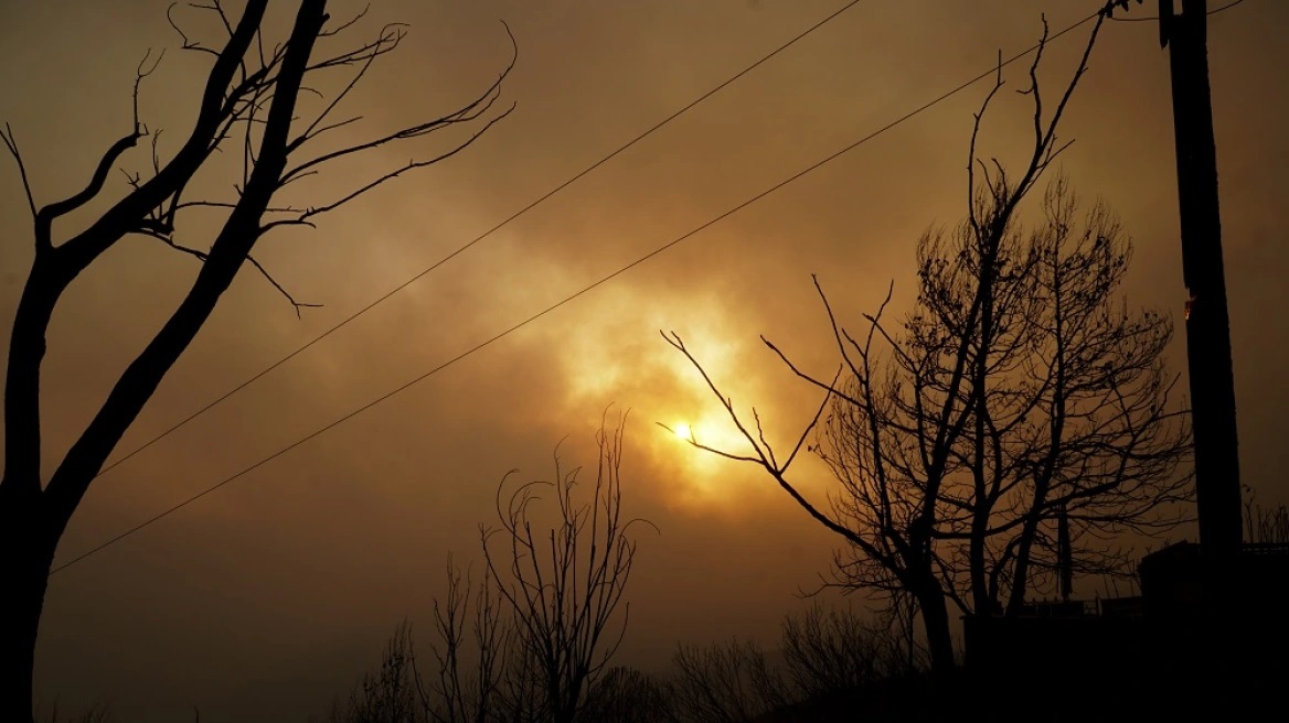 Μαίνεται η φωτιά στον Έβρο, στη μάχη και εναέρια μέσα (ΒΙΝΤΕΟ)