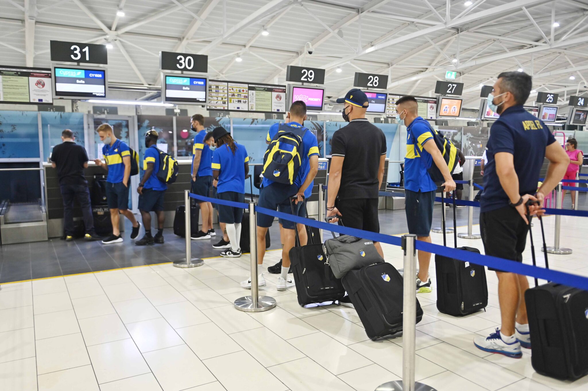 «Πέταξε» για Σόφια με στόχο το… βήμα πρόκρισης ο ΑΠΟΕΛ (ΦΩΤΟ)