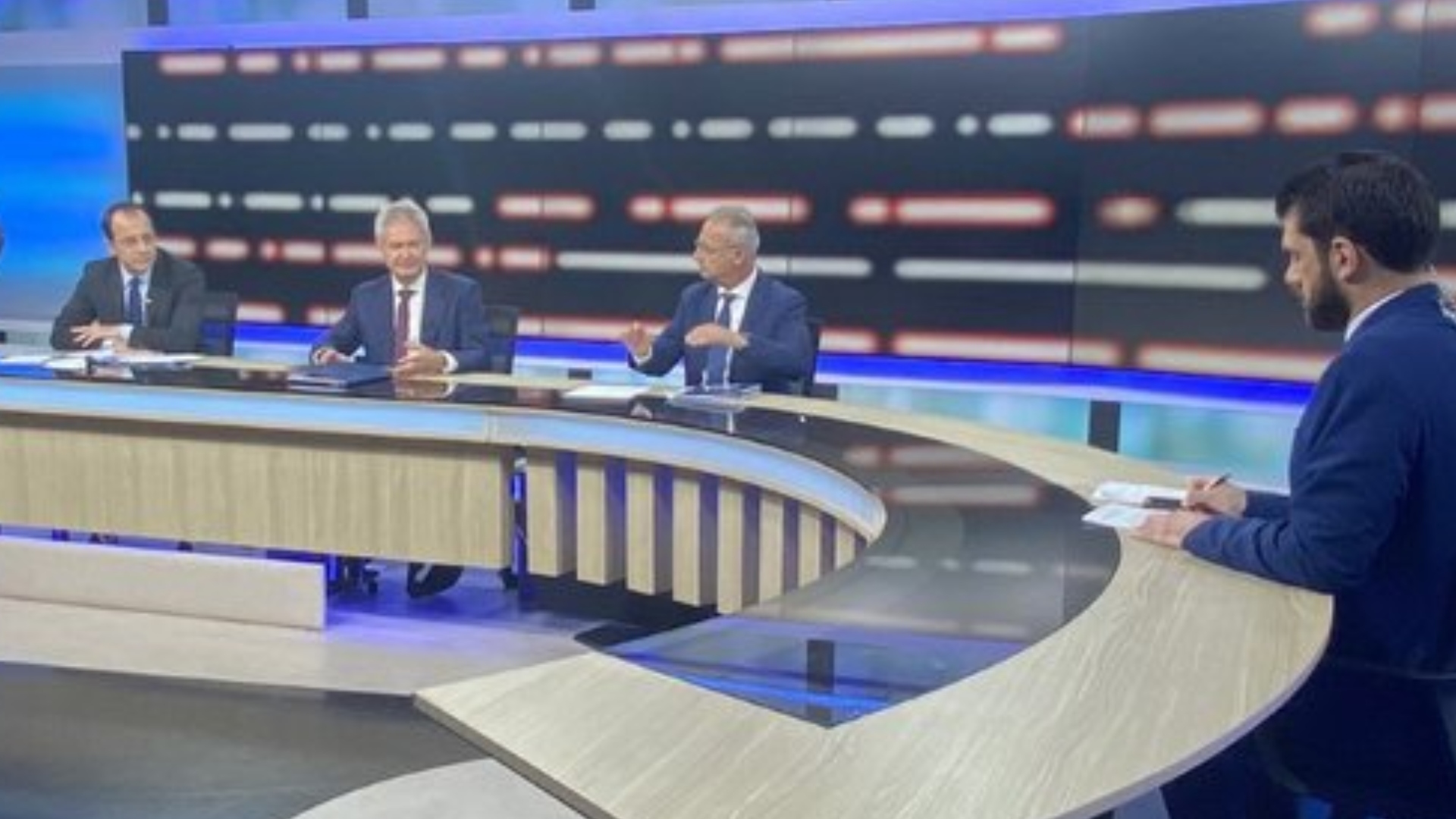 Το 1o debate: Αποκαλύψεις και "μαχαιρώματα" για Κυπριακό, ζητούμενο η αξιοπιστία