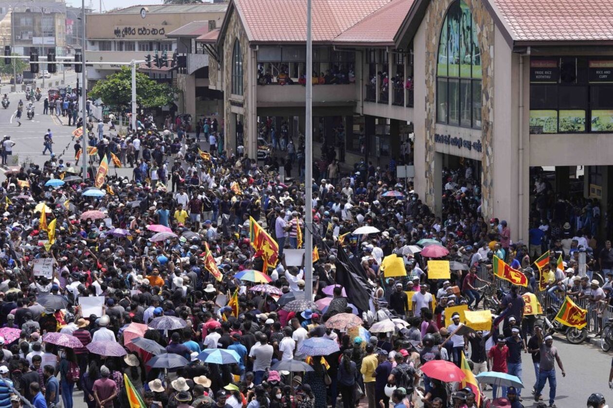Σρι Λάνκα: Διαδηλωτές εισέβαλαν στο προεδρικό μέγαρο, φυγαδεύτηκε ο πρόεδρος