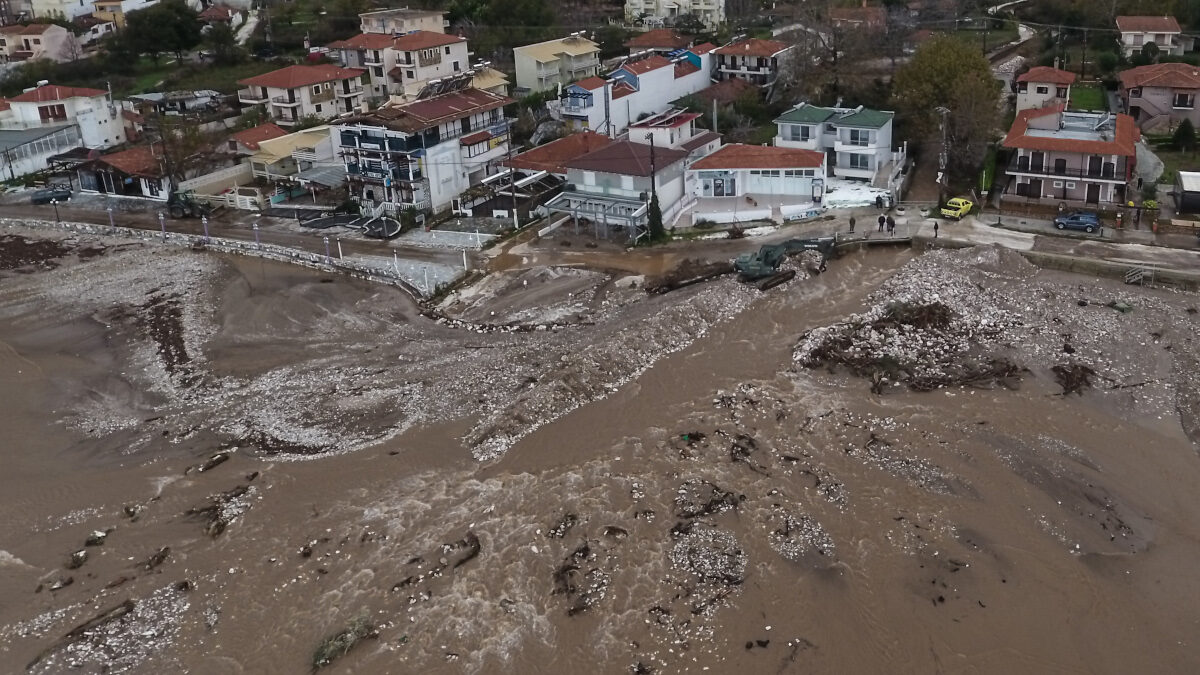 Κακοκαιρία Ελλάδα: Παρέλυσε η Σκύρος, υποχωρούν τα έντονα καιρικά φαινόμενα