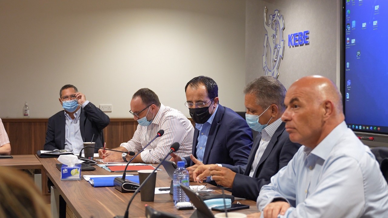 Πληθωρισμός και συνέπειες ρωσικής εισβολής σε συνάντηση Χριστοδουλίδη-Λογιστών