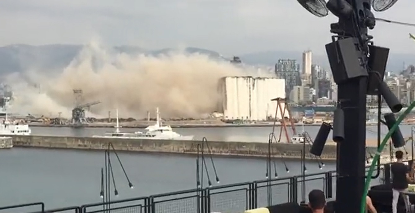 ΔΕΙΤΕ ΒΙΝΤΕΟ: Κατέρρευσε μέρος των σιλό στο λιμάνι της Βηρυτού