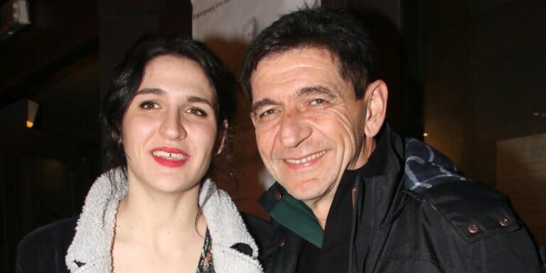 H Όλγα Σκιαδαρέση ποζάρει γυμνή στη θάλασσα