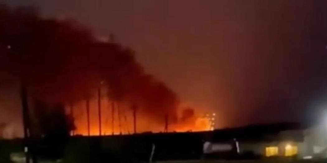 Στις φλόγες αποθήκη πυρομαχικών κοντά στα σύνορα Ρωσίας – Ουκρανίας