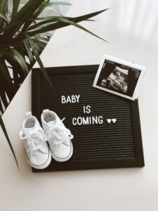 Κύπρια ηθοποιός περιμένει το πρώτο της μωράκι