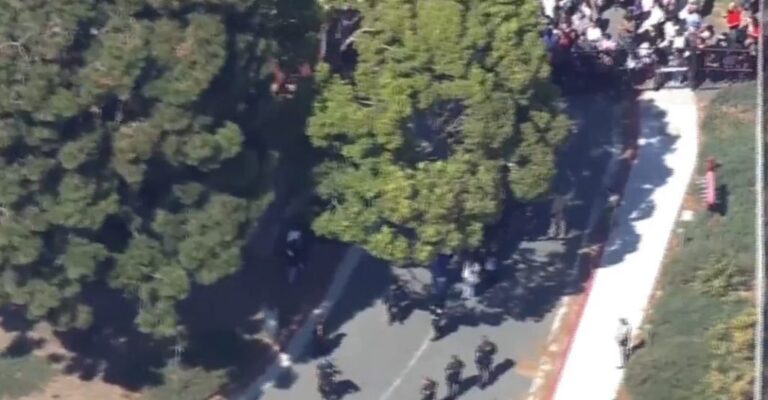 12χρονος εισέβαλε με όπλο σε σχολείο στις ΗΠΑ και πυροβόλησε 13χρονο