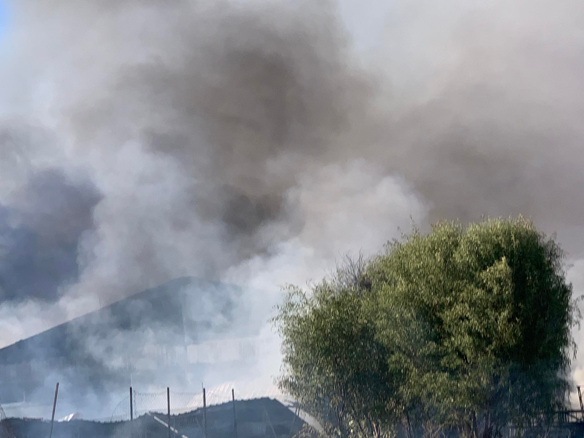 Ολονύχτια μάχη με τις φλόγες στο Άγιο Όρος, ανησυχία για την εξέλιξη του μετώπου