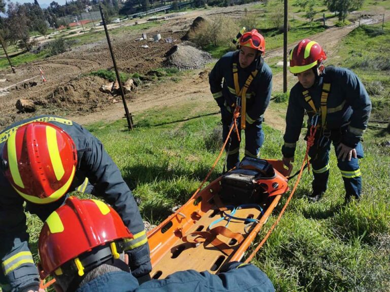 Άνδρας έπεσε σε υπόνομο, "ήταν σε κατάσταση πανικού και αποπροσανατολισμένος"