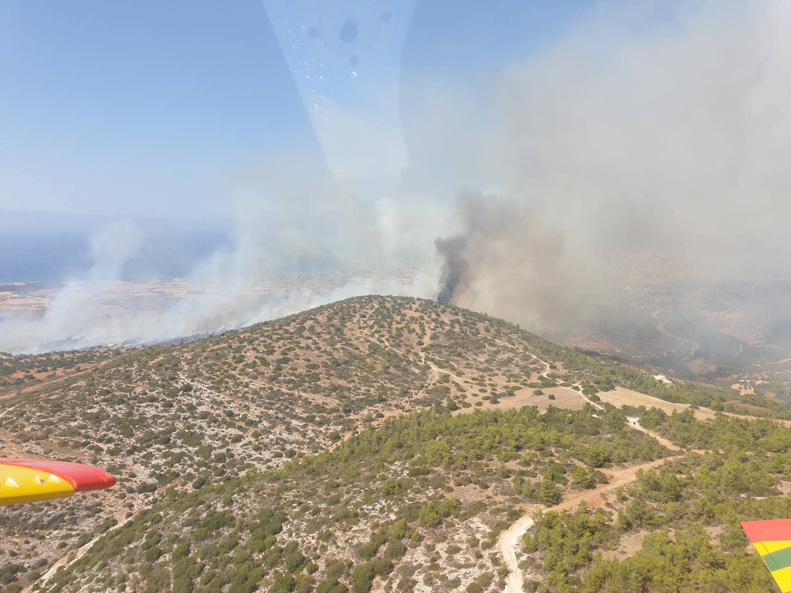 Σε ύφεση τα πύρινα μέτωπα στην Επ. Πάφου, οι προσπάθειες επικεντρώνονται Βόρεια