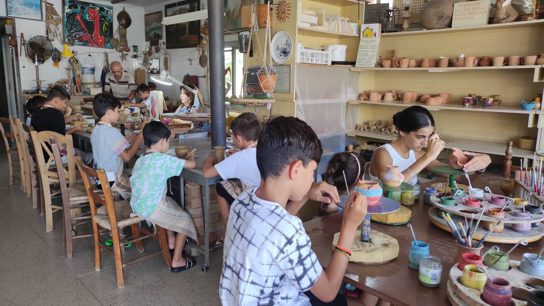 Η τέχνη του πηλού από γενιά σε γενιά μέσα από τα μαθήματα αγγειοπλαστικής