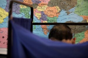 Πλήττεται η εμπιστοσύνη στην κυβέρνηση μετά τις αποκαλύψεις για παρακολουθήσεις