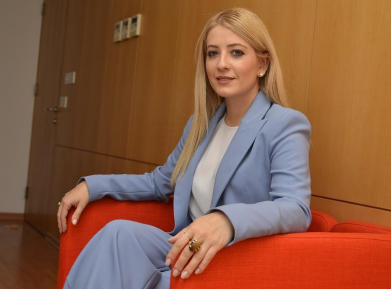 Αννίτα Δημητρίου: Πήγε για ψώνια σχολικής ύλης με τη βαφτιστήρα της