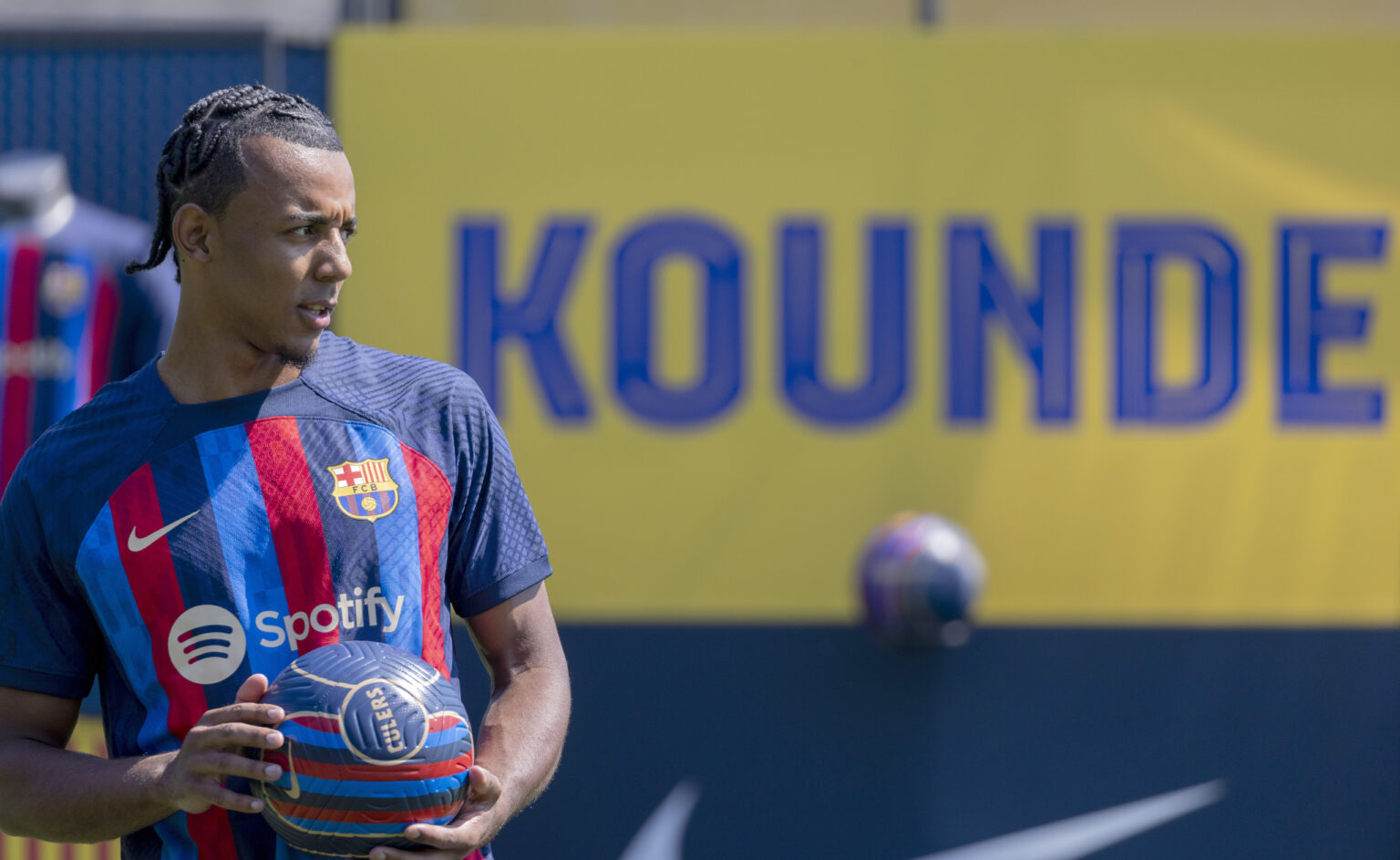 Δήλωσε τις μεταγραφές της πλην του Κουντέ η Μπαρσελόνα