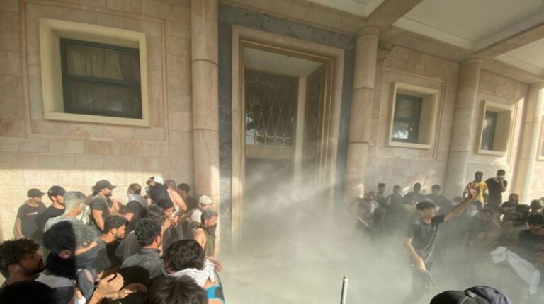 Βαγδάτη: Δώδεκα νεκροί και 270 τραυματίες από τις ταραχές στην Πράσινη Ζώνη