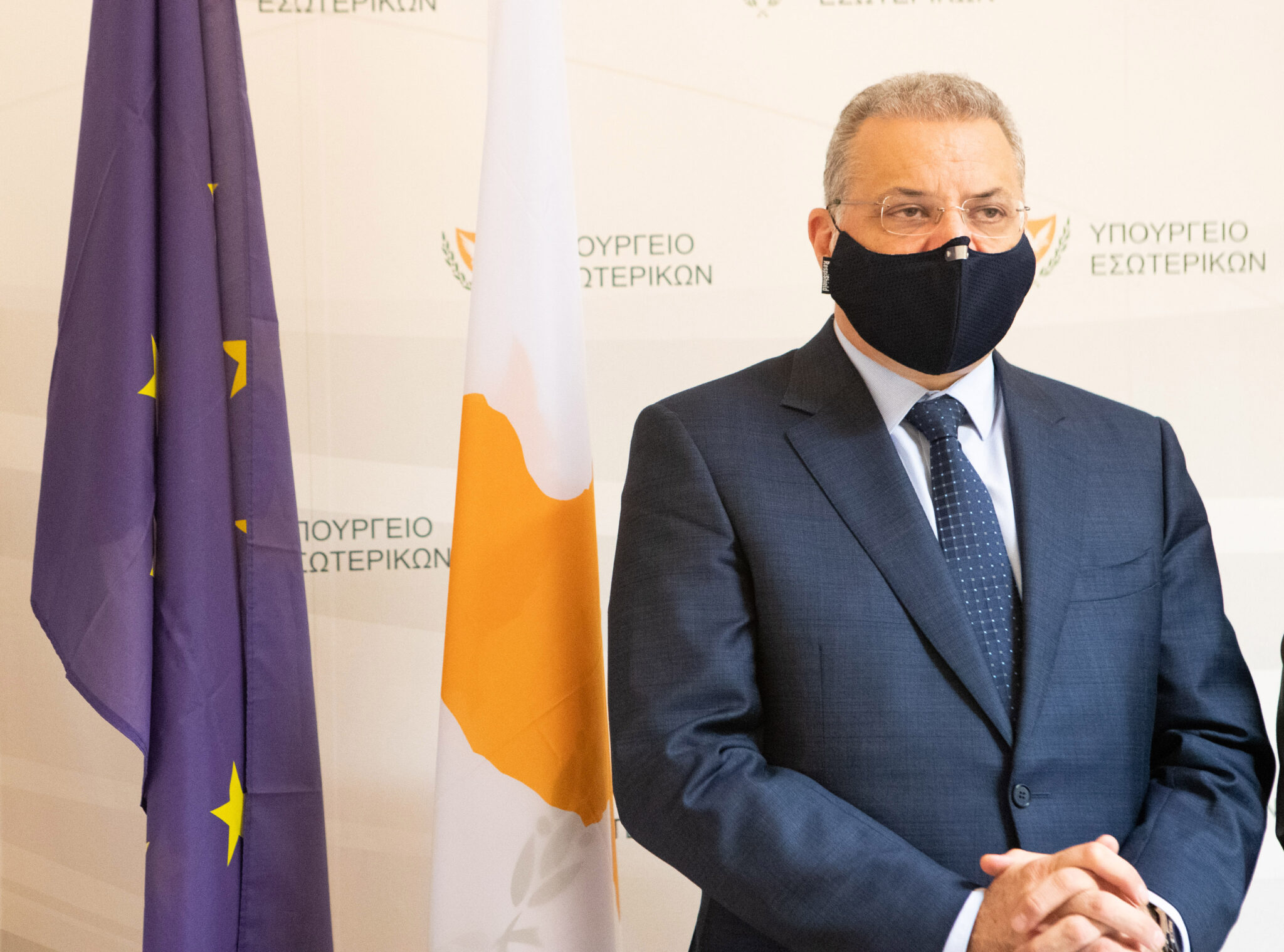 Ανάκληση διαβατηρίων 4 επενδυτών και τριών μελων οικογενειών