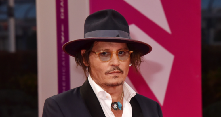 Τζόνι Ντεπ: Αγνώριστος ως Βασιλιάς Λουδοβίκος XV στη νέα ταινία του