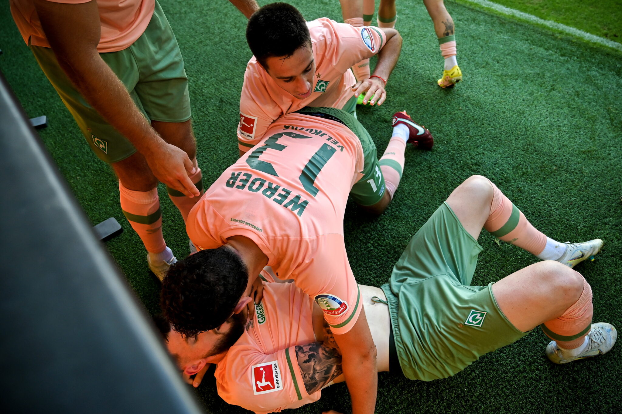 «Τρέλα» στο Ντόρτμουντ: Τρία γκολ μετά το 89' και «διπλό» για Βέρντερ