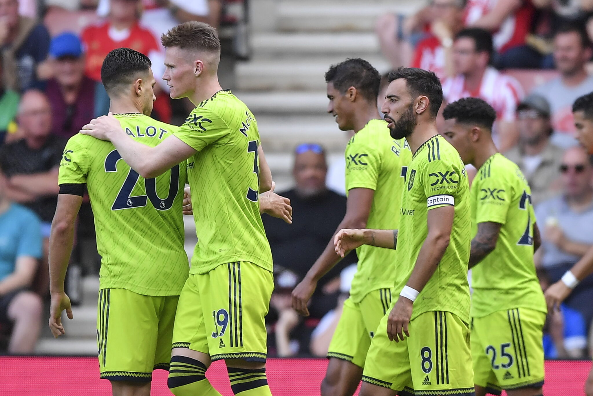 Πήρε… φόρα η Γιουνάιτεντ, πέρασε και από το «Saint Mary's»