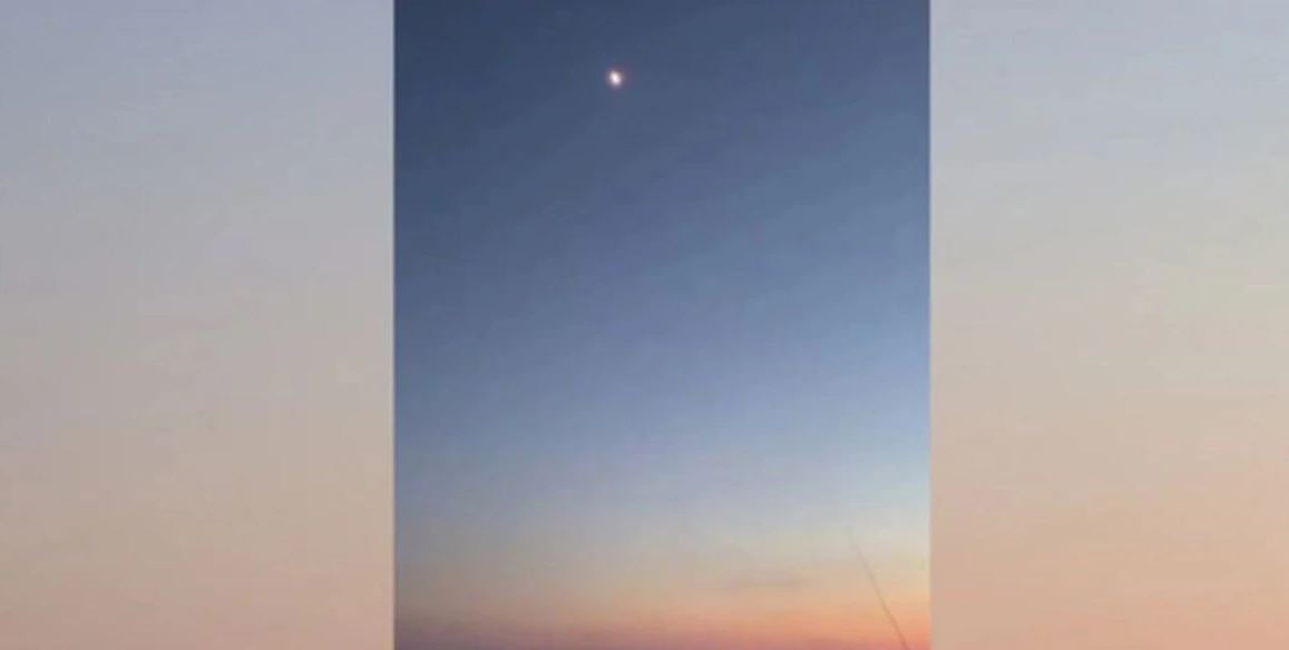 ΒΙΝΤΕΟ:  Ρώσοι κατέρριψαν άγνωστο αντικείμενο στον ουρανό της Κριμαίας