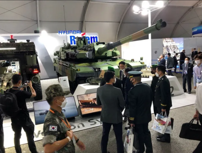 Πολωνία: Υπέγραψε εξοπλιστικό πρόγραμμα μαμούθ με την Ν. Κορέα