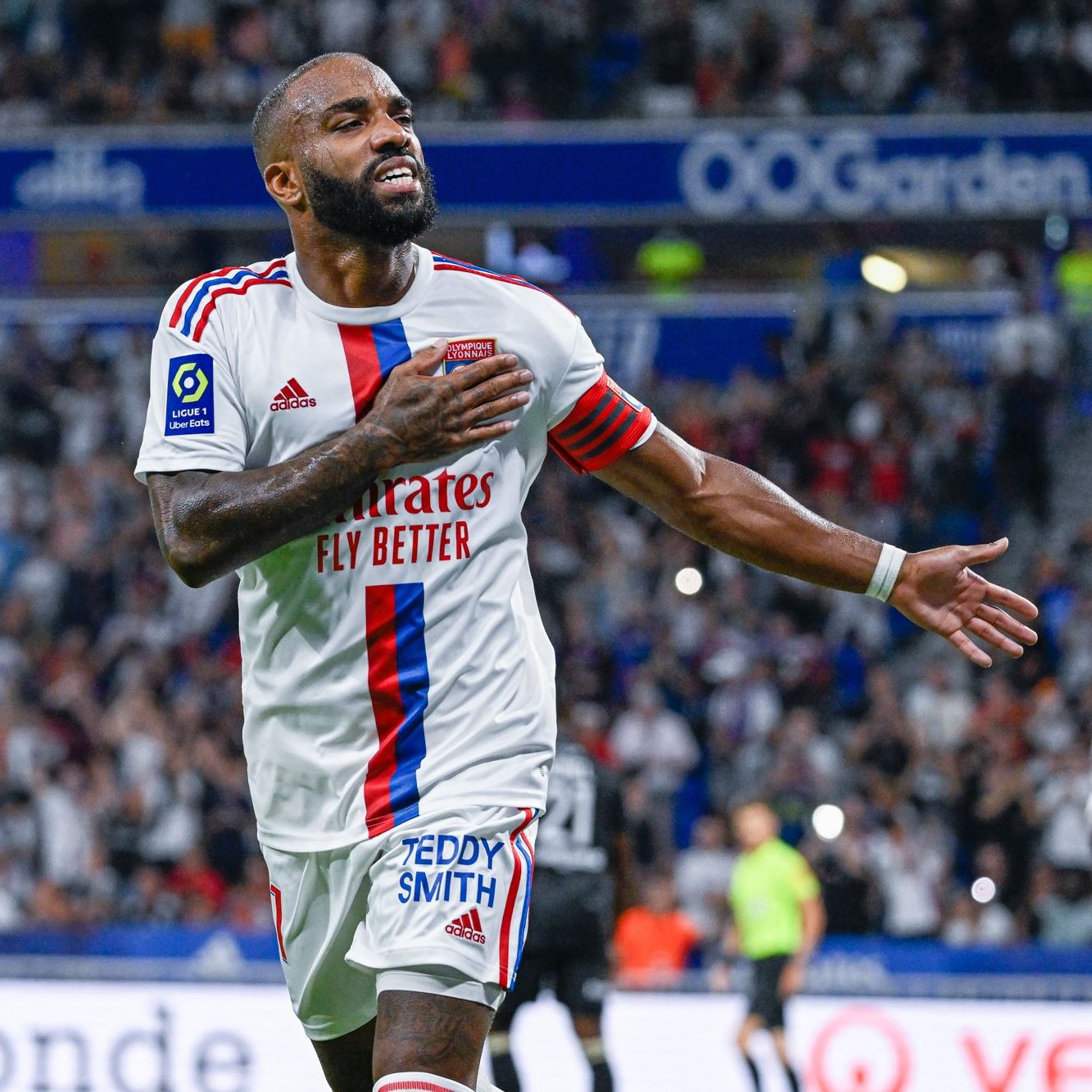 Επεισοδιακό «ποδαρικό» για τη Λιόν με Λακαζέτ