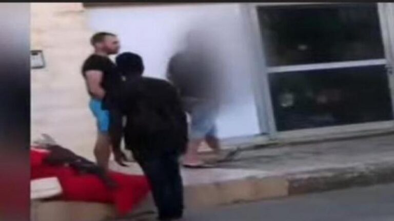 Δεν παραδέχεται ενοχή ο 43χρονος που ξυλοκόπησε τη γυναίκα με το παιδί της