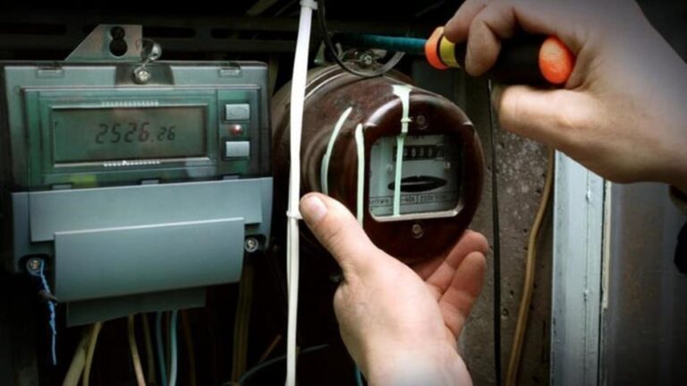 Έκλεβαν ηλεκτρικό ρεύμα από την ΑΗΚ – Χειροπέδες σε τέσσερα άτομα