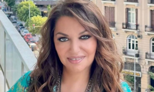 Καίτη Γαρμπή: Βρέθηκε στην Κύπρο και φωτογραφήθηκε με την αδελφή της, Λιάνα