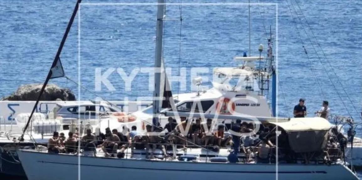 Κύθηρα: Συνελήφθησαν τρεις Τούρκοι ως οι διακινητές των 94 μεταναστών