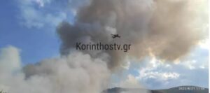 ΒΙΝΤΕΟ: Εκτός ελέγχου μαίνεται πυρκαγιά σε δύσβατο σημείο στο Κατακάλι Κορινθίας