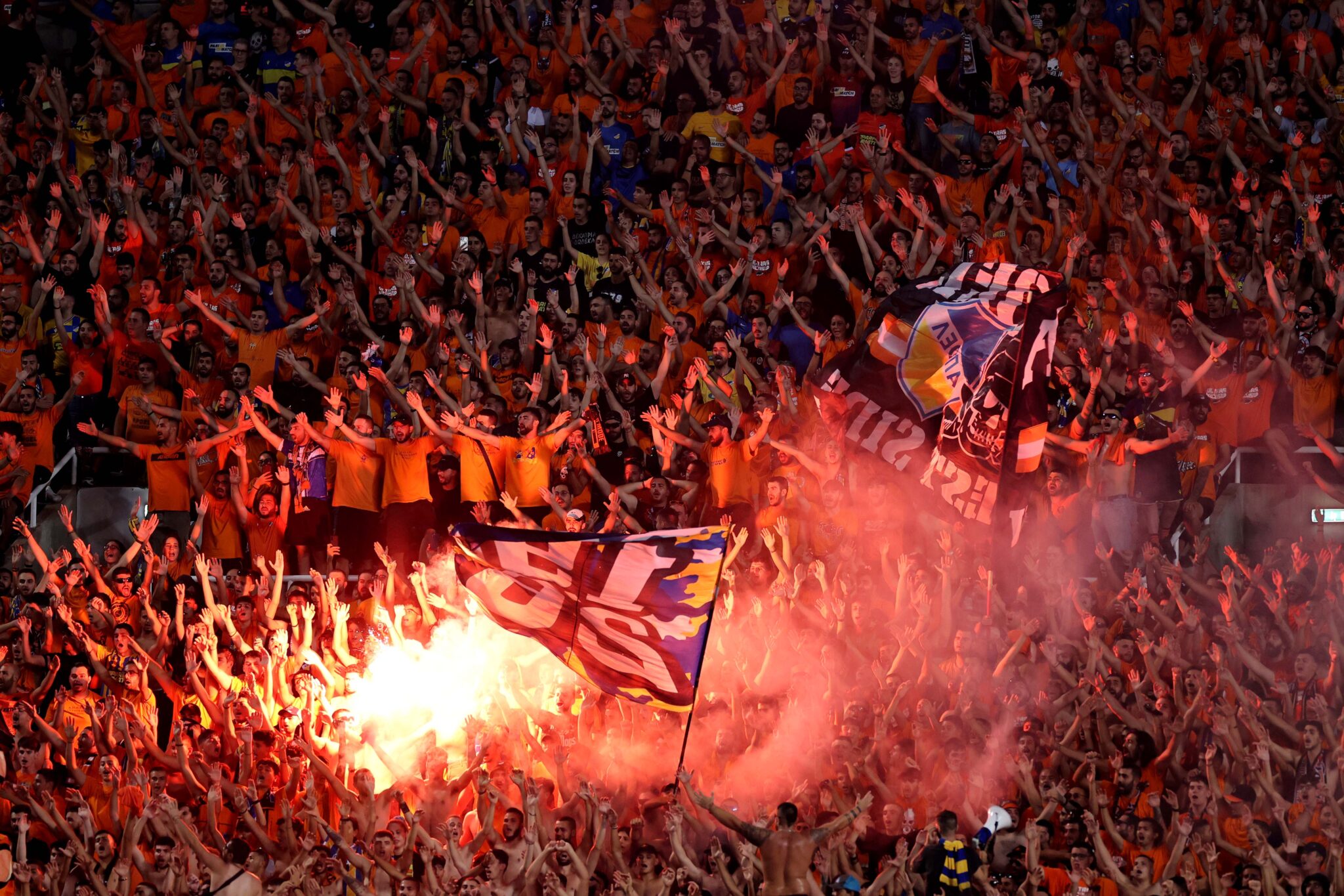 Sold out η Νότια, ξεπέρασε τις 13.500 η προπώληση του ΑΠΟΕΛ