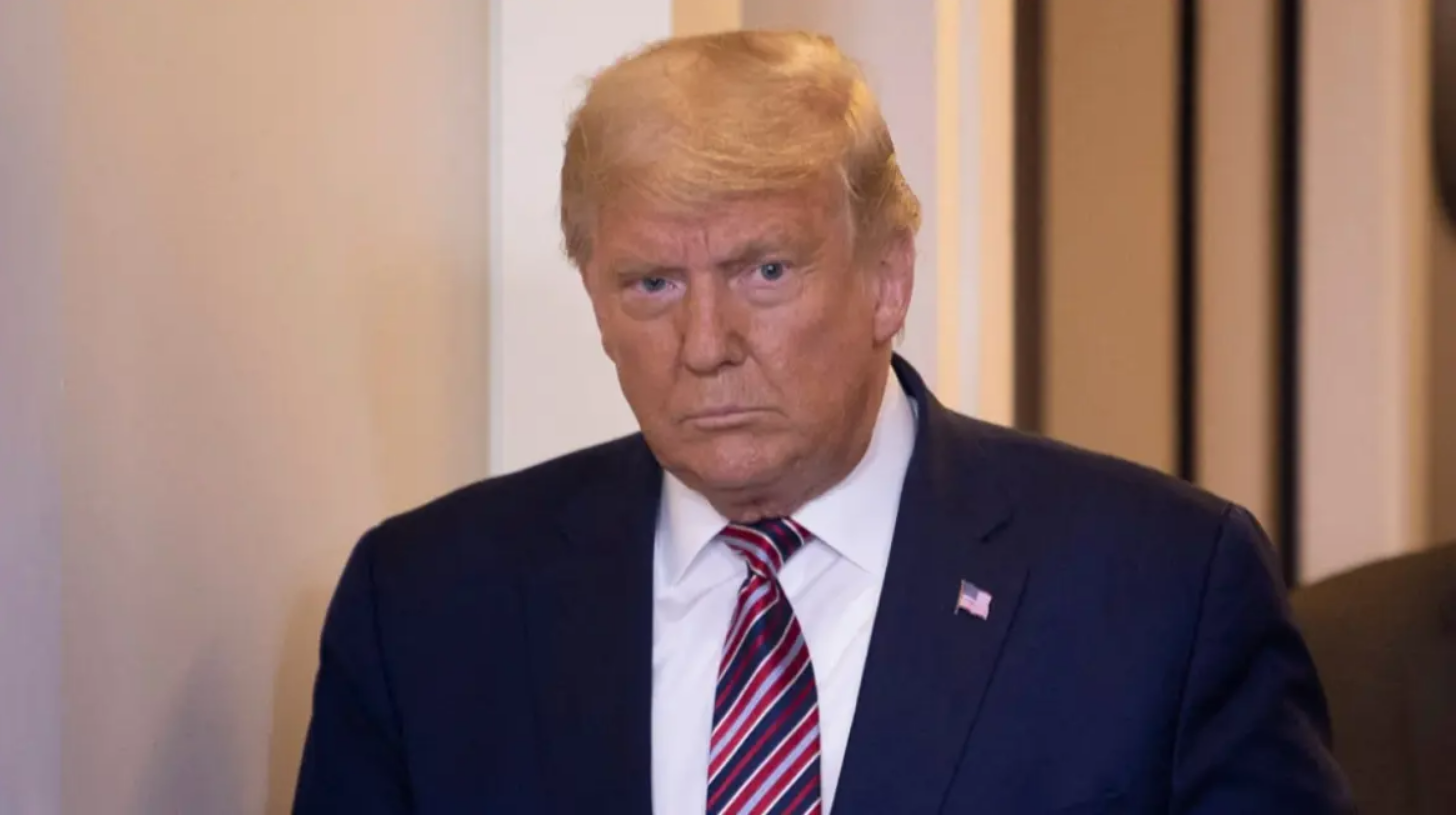 O Tραμπ είχε πάνω από 15 κιβώτια με απόρρητα έγγραφα στην έπαυλή του