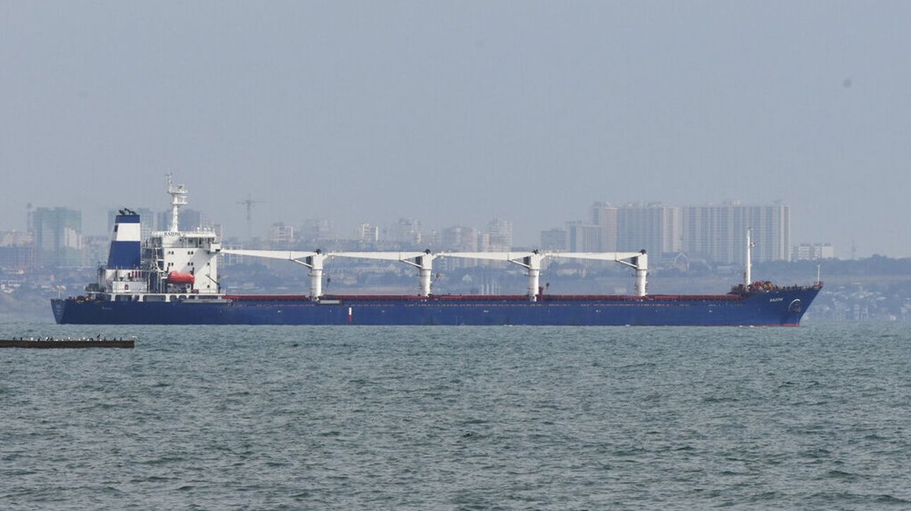 Επιχείρηση "σιτηρά": "Κόλλησε" στη θαλασσοταραχή το πλοίο από την Οδησσό