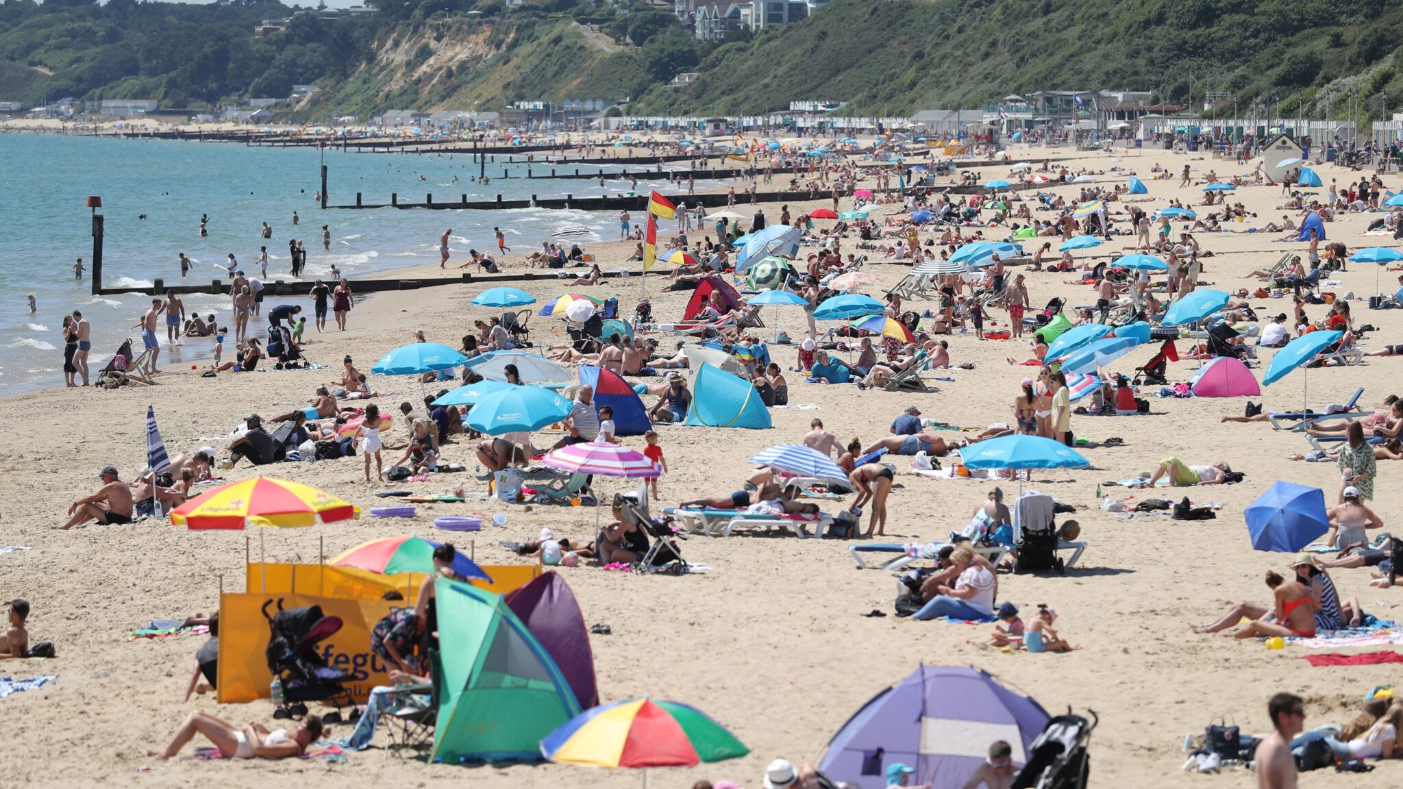 Βρετανία: Προειδοποιήσεις για καύσωνα και περιορισμοί στη χρήση νερού