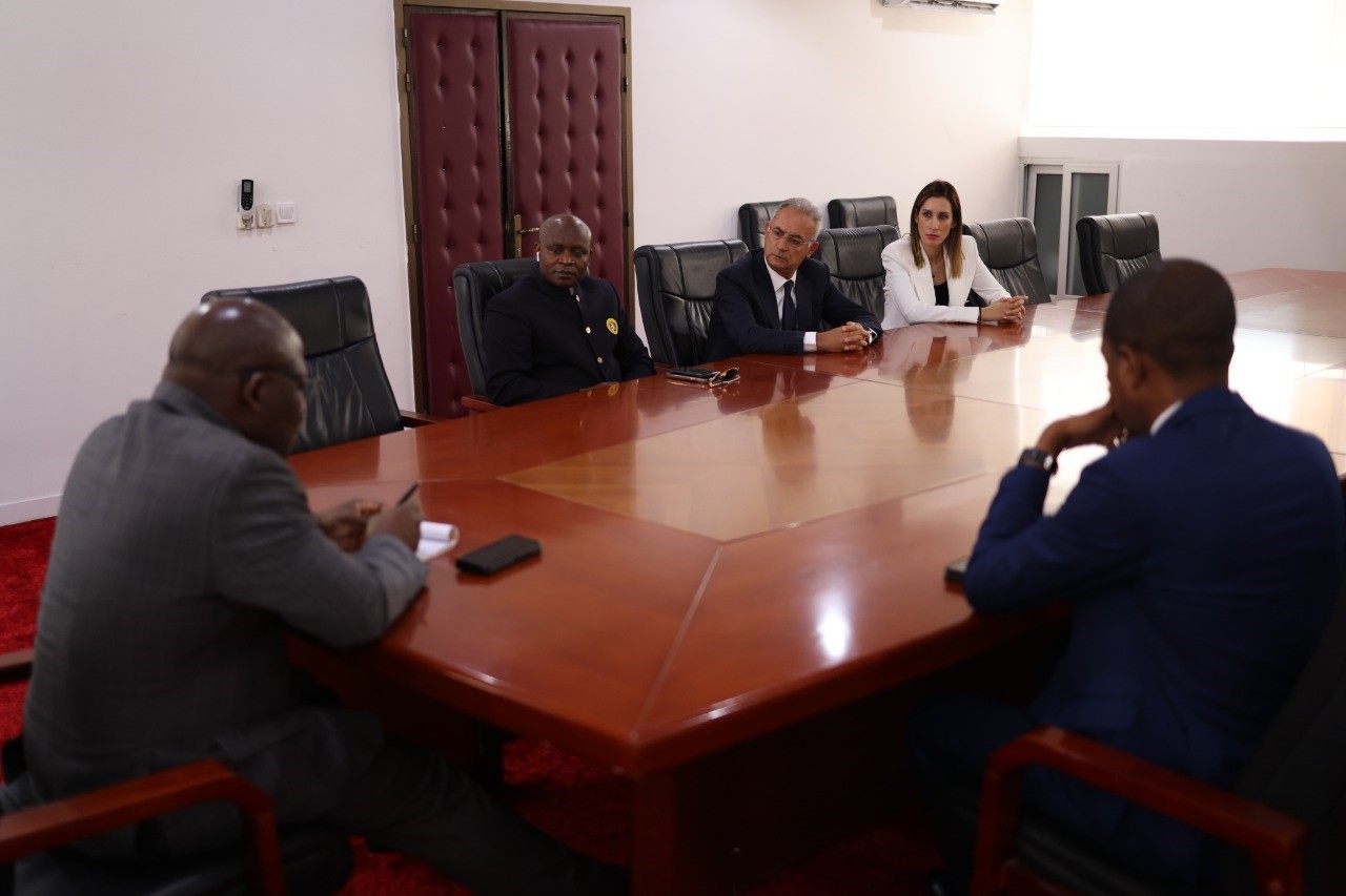 ΔΗΣΥ: Ο Αβέρωφ δεν είναι ο άνθρωπος με τα όμορφα αλλά κούφια λόγια